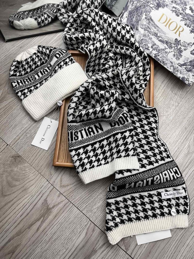 Christian Dior Caps Scarfs